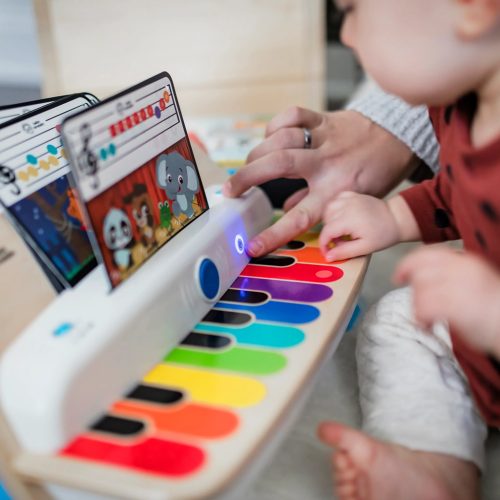 BABY EINSTEIN Fa zenélő játék zongora Together in Tune Piano Connected Magic Touch HAPE 12hó+