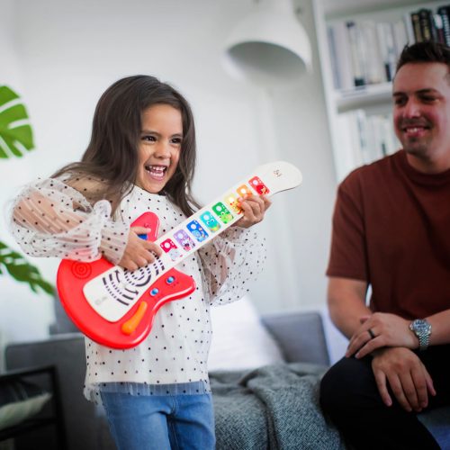 BABY EINSTEIN Fa zenélő játék gitár Together in Tune Guitar™ Connected Magic Touch™ HAPE 6hó+