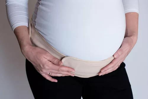 BeautyMommy Upsie pocaktartó öv - állítható - bézs