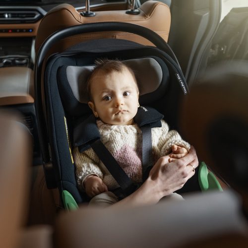 PETITE&MARS Core Pro i-Size autósülés fekete szürke 40-87 cm (0-13 kg)