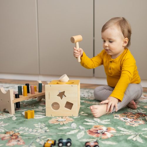 PETITE&MARS Fa formaválogató játék Gravity Wood of Mars 12hó+ Cosmic Blue