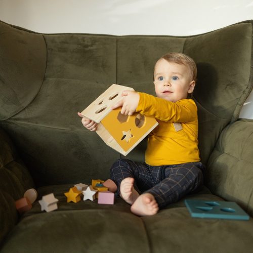 PETITE&MARS Fa formaválogató játék Gravity Wood of Mars 12hó+ Cosmic Blue