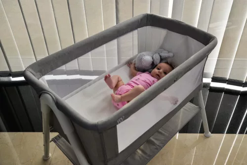 MONI Kalinihta újszülött babaágy önálló, 11 kg, 1 szint fehér láb szürke