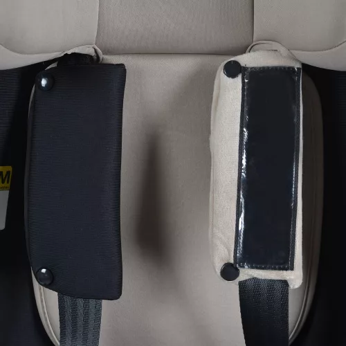 ROCK autós ülés 76-150cm, 2játékkal, pohártartó, belső öv, isofix nélkül SZÜRKE